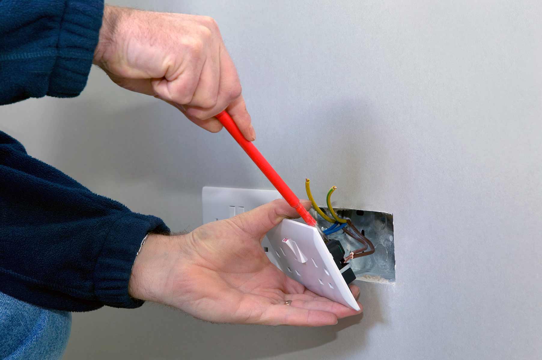 Our electricians can install plug sockets for domestic and commercial proeprties in Harrow Weald and the local area. 